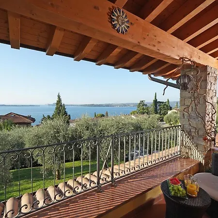 Delia Βίλα Gardone Riviera
